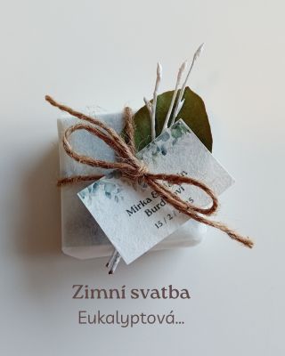 Zadání znělo: Žádné romantické květinky! Svatební mýdla připravím přesně podle vašeho stylu – aby dokonale ladila s vaší...