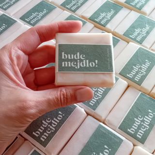 Personalizované etikety na svatebních mýdlech podle vašeho designu 😍 Ruční papír a tisk od @ludmiladrozdkova 😘 Chcete také...